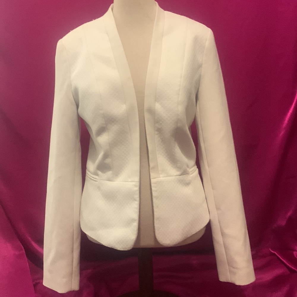 Forever 21, white long sleeve blazer. Waffle print. 2 tone. Cream/white.…
